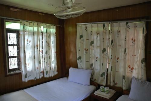Hostal Dalom Guesthouse