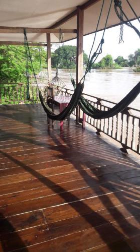 Hostal Riverside Bungalow