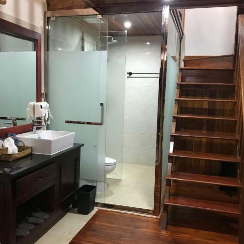 Wisdom Mystery Hotel