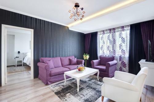 Emerald Hotel