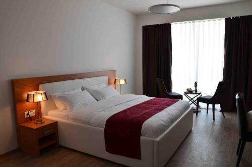 Hotel Queen Vali Palace