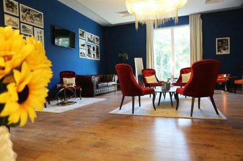 Hotel Queen Vali Palace