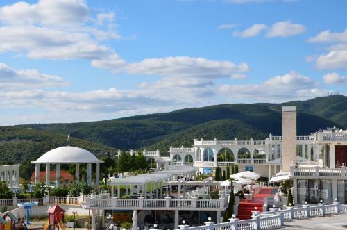 Hotel Queen Vali Palace