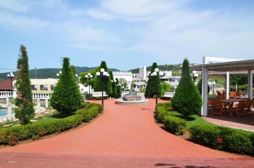 Hotel Queen Vali Palace