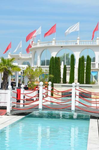 Hotel Queen Vali Palace