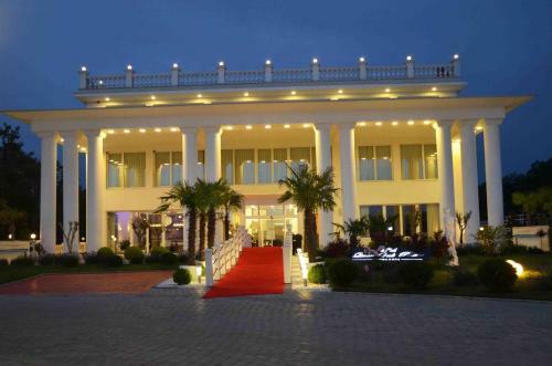 Hotel Queen Vali Palace