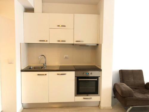 Hostal White Roof Apartments