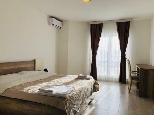 Hostal White Roof Apartments