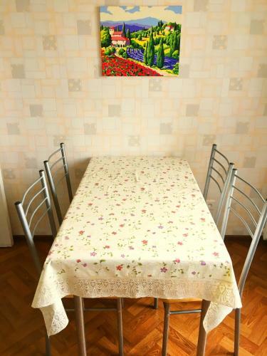 Apartment Mamytova 92