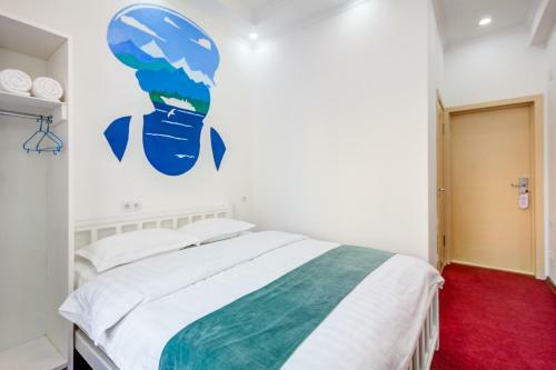 White Hotel & Hostel