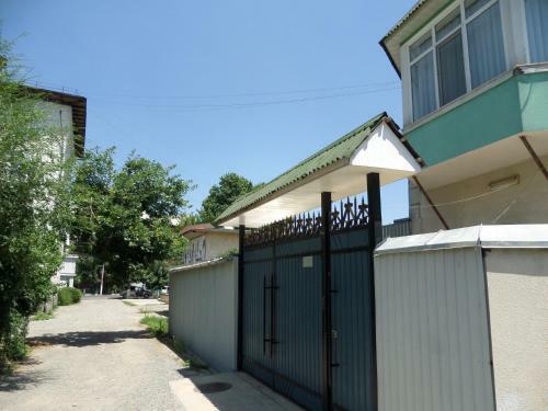 Hostal Freshosh Guest House