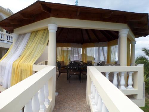 The Royal Kensington 5br Villa
