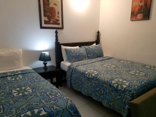 Hostal Roots Cafe Rooms