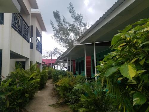 Hostal Roots Cafe Rooms