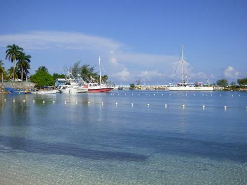 Apartamento Beach Two Bedroom Loft Suite E29