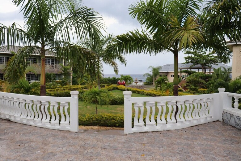 Hotel The Sov Resorts
