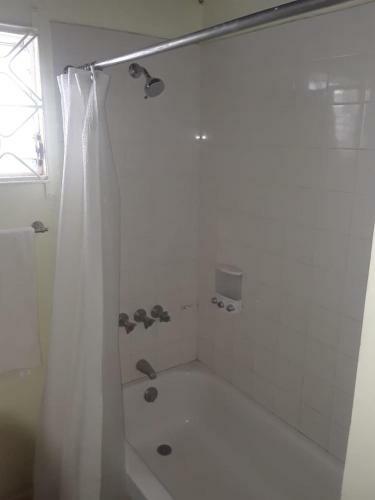 Wild Palm Villa Cozy 2br/1ba Bungalow W/ Backyard Oasis