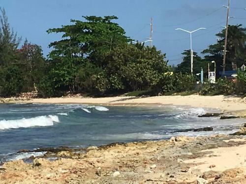 Luxury 2br Home Facing Beach W/pool Montego Bay #4