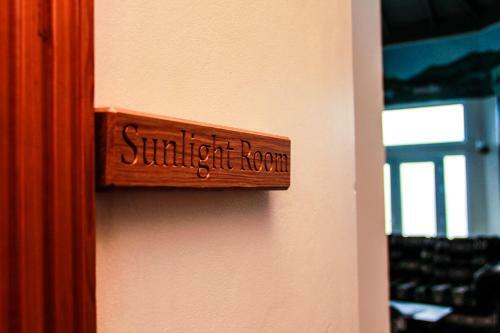 Sunshine Lodge: Your Home Away From Home