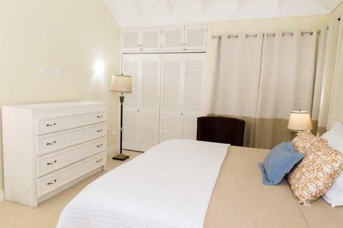 Sea Breeze Villa @ Coolshade