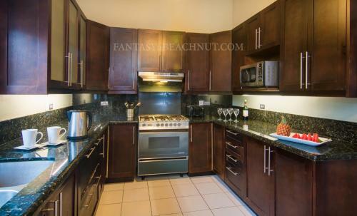 Fantasy & Beachnut Villas