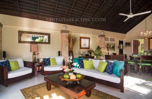 Fantasy & Beachnut Villas