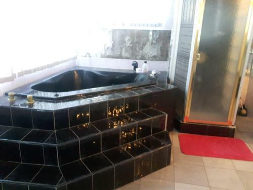 Hostal Sunshine's Luxury Castle
