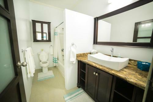 Apartamento Whispering Seas - 2 Bedroom Luxury Ocean Front Condo