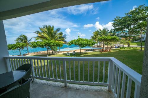 Apartamento Whispering Seas - 2 Bedroom Luxury Ocean Front Condo