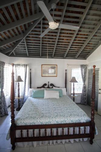 Beach Villa Yellow Canary