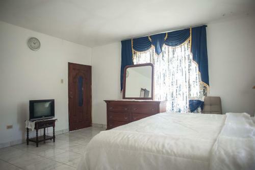 Hostal Queen Elizabeth House