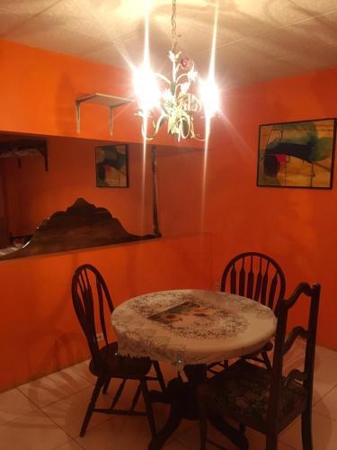 Hostal Home Away From Home