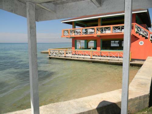 Hotel Bluefields Bay Resort
