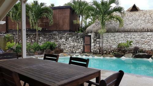 Muri Beach Escape