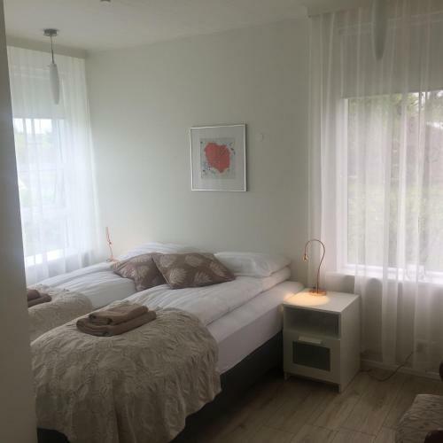 Hv�ta H�si�, Kirkjubraut 48