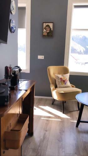 Hostal Guesthouse H�ll