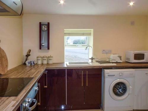 Whispering Willows - The Thatch, Carndonagh