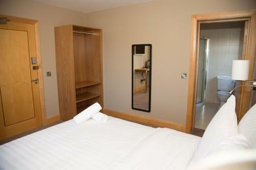 Hostal Lynch's Townhouse