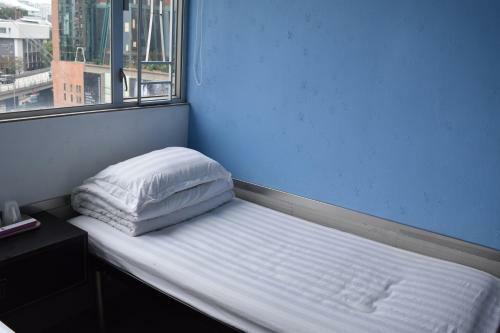 Hostal May House