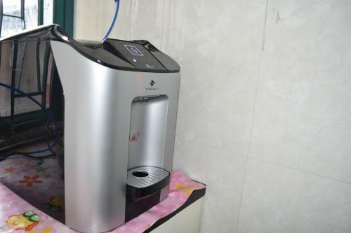 Hostal May House