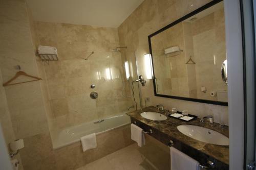 Hotel Palm Camayenne