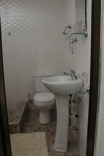 Hostal Rose Leat Elegant Bed & Breakfast