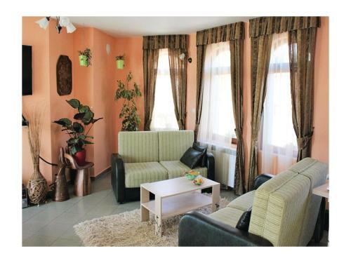 Seven-bedroom Holiday Home In Medovo