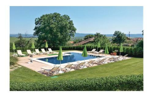 Seven-bedroom Holiday Home In Medovo
