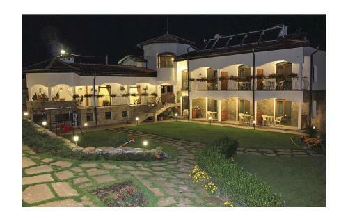 Seven-bedroom Holiday Home In Medovo