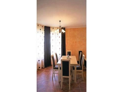 Three-bedroom Holiday Home In Iskra Village