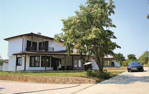 Three-bedroom Holiday Home In Iskra Village