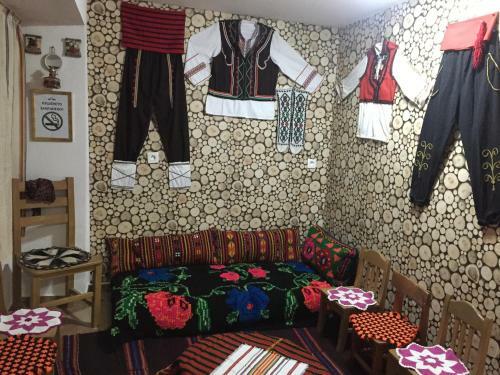 Hostal Elenite Guesthouse