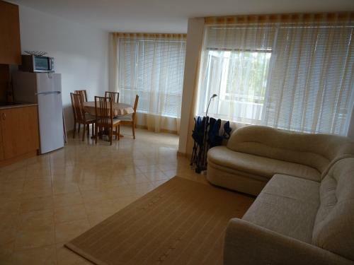 Coliseum Apartment