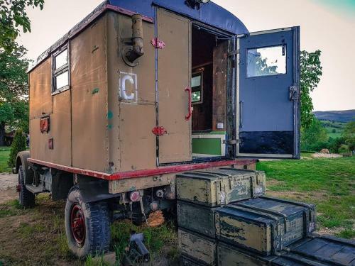 Bed & Breakfast Cob Camp